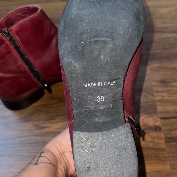 Elegant Maroon Ankle Booties - Picture 4 of 5